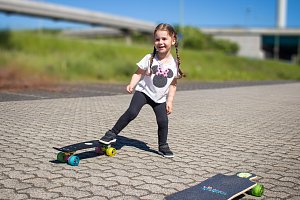 Muuwmi NoRules Skateboard ABEC 5 FUN NEON, se svítícími kolečky