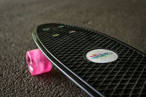 Muuwmi NoRules Skateboard ABEC 5 FUN NEON, se svítícími kolečky